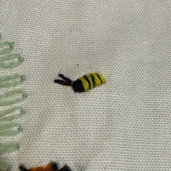 Crewel Embroidery Denim Trucker Jacket Size XL Flowers Bumblebees Cottage Core - Picture 9 of 13